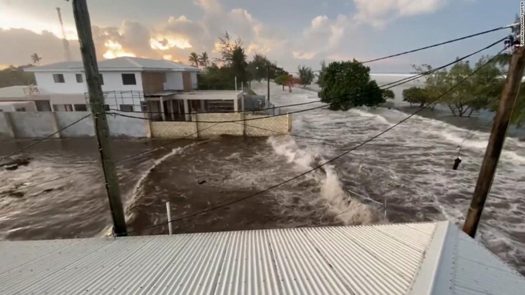 Tsunami Caused By Volcanic Eruption Hit Tonga New