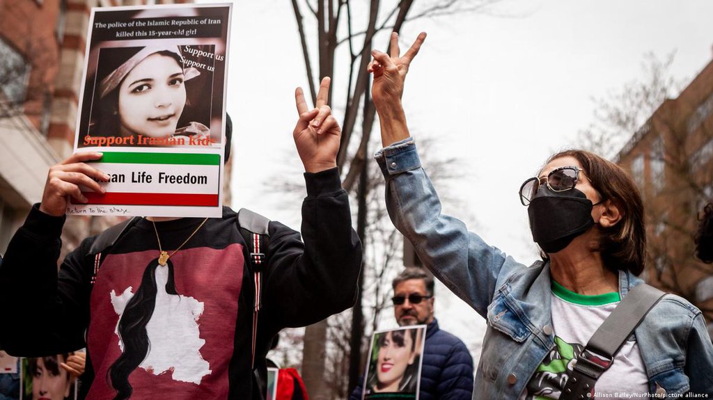 Iran Arrests Protesters Over Schoolgirl Poisonings | New Spotlight Magazine