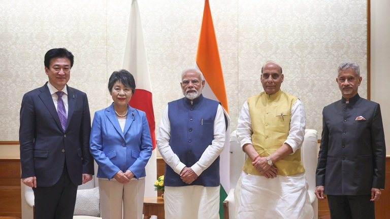 Japan foreign minsiter in India.jpg