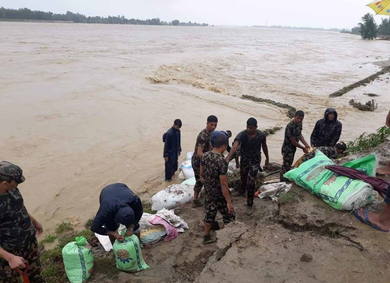 nepal army in embankment.jpg